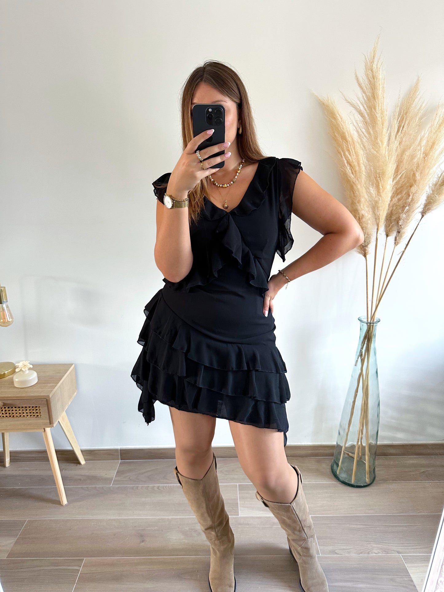 Robe noire volants ELY