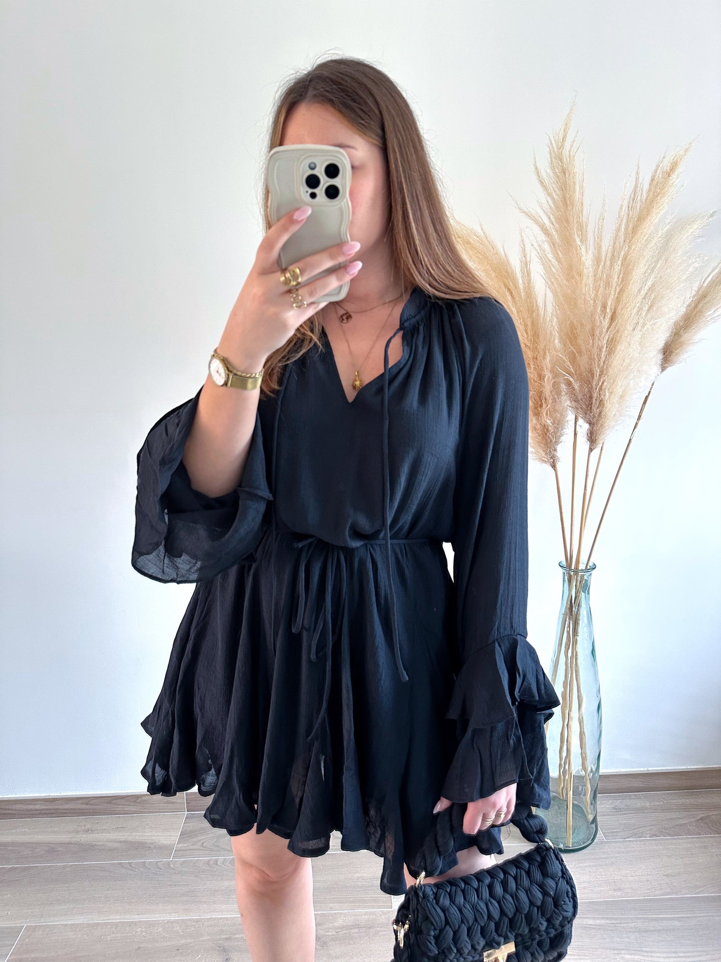 Robe noire AVA