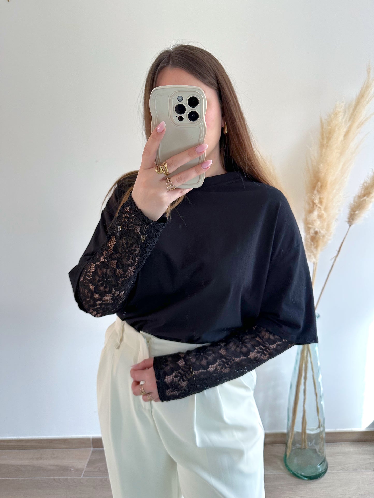 Tee-shirt noir dentelle IZIA