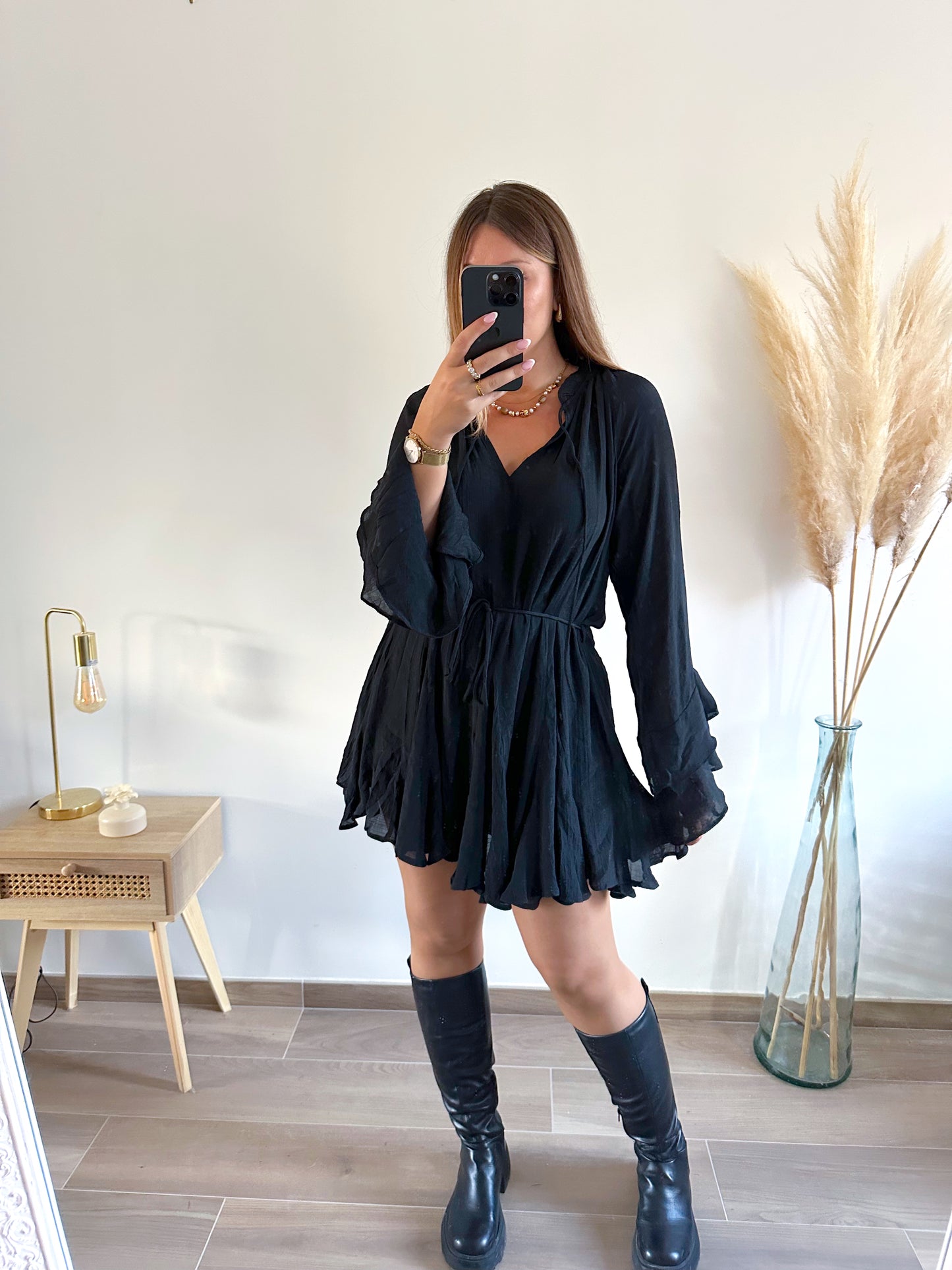 Robe noire AVA