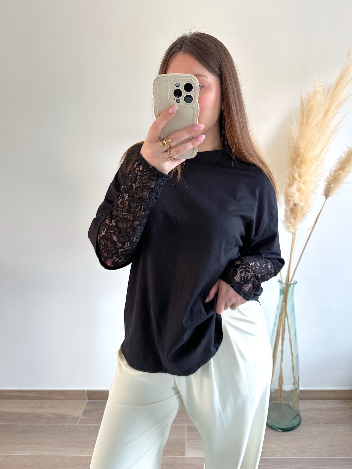 Tee-shirt noir dentelle IZIA