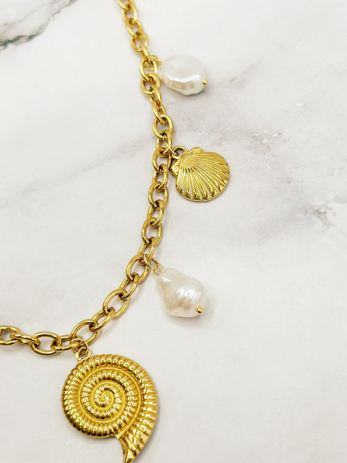 Collier breloques coquillages