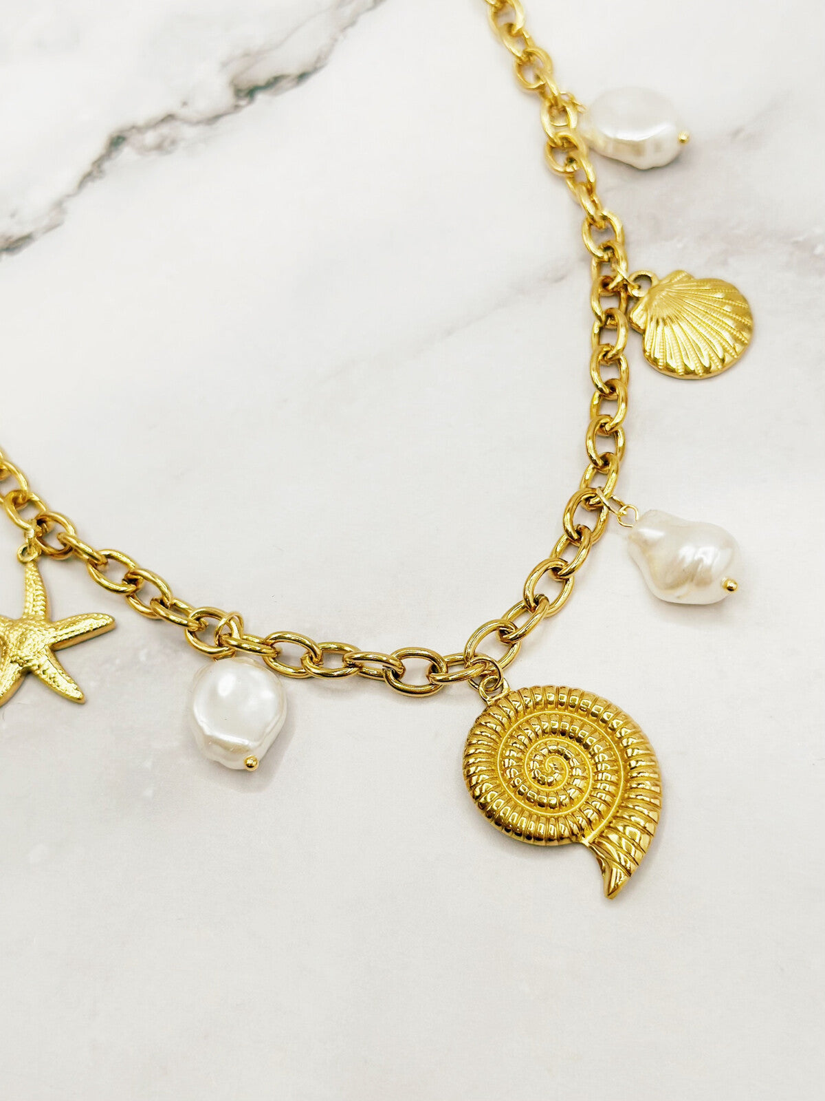 Collier breloques coquillages