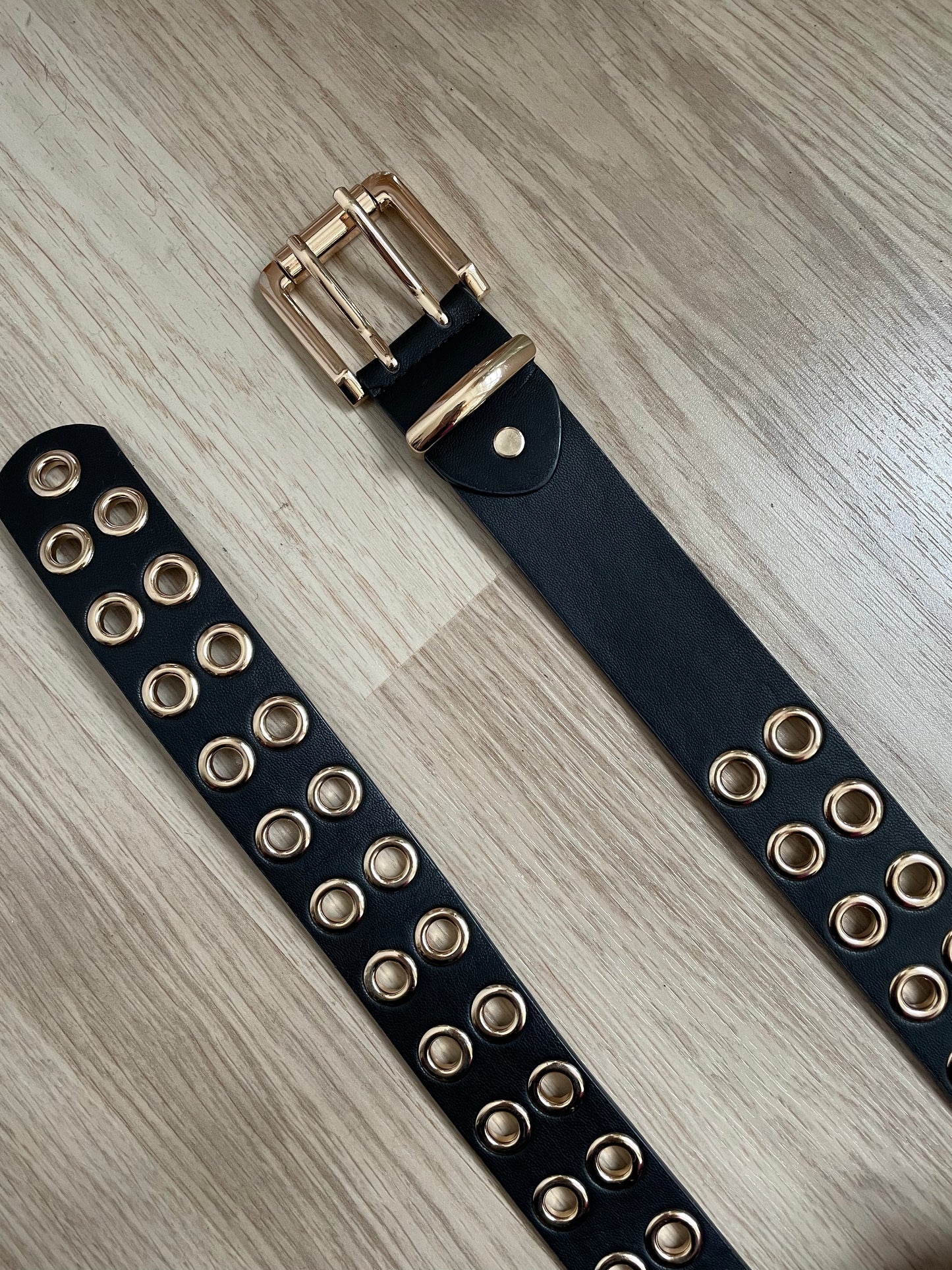 Eyelet belt