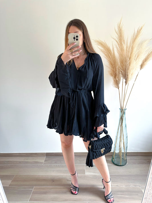 Robe noire AVA