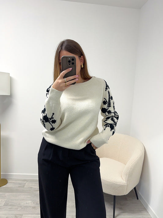 Pull écru brodé noir AURORE