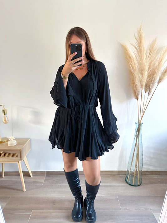 Robe noire AVA