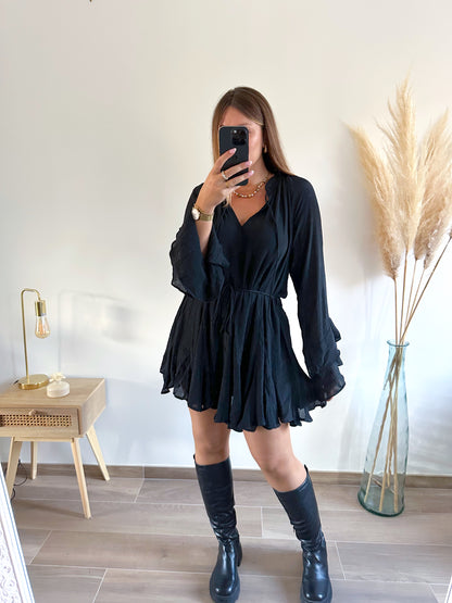 Robe noire AVA