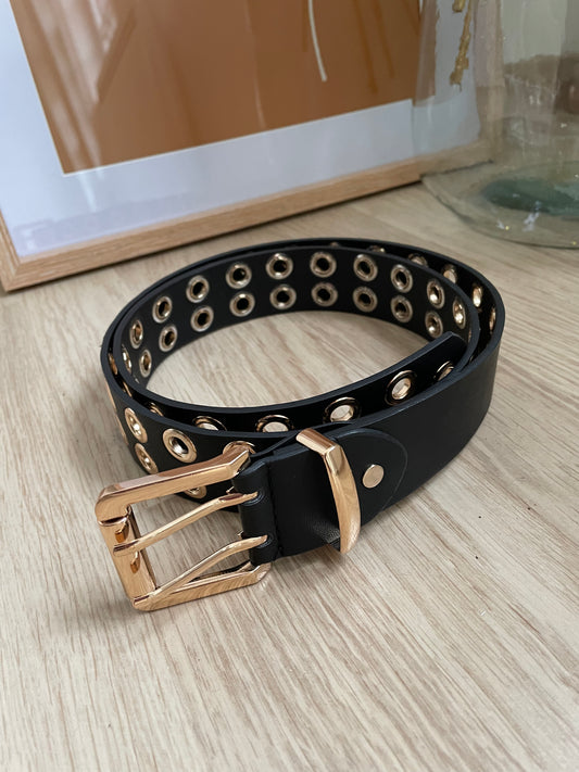 Eyelet belt